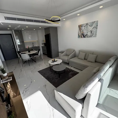 Long Panorama Apartment