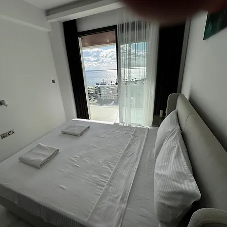 Long Panorama Apartment Trikomo