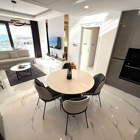 Long Panorama Trikomo